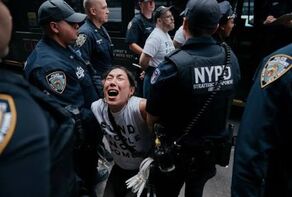 美国纽约民众举行反战集会 呼吁结束战争