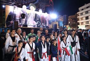حضور پرشور مدال‌آوران و جامعه ورزش در اجتماع بزرگ میدان انقلاب؛ تقدیم مدال‌ها به رهبری