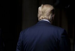 特朗普民意支持率创新低