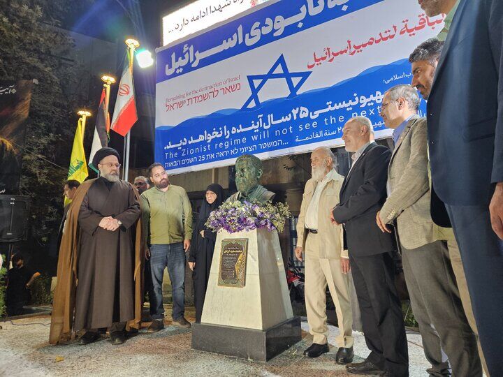 سردیس شهید «حاج رمضان» در میدان فلسطین رونمایی شد