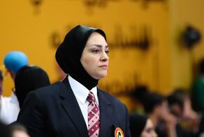 إمرأة إیرانیة تشارک فی تحکیم بطولة العالم للکاراتیه

