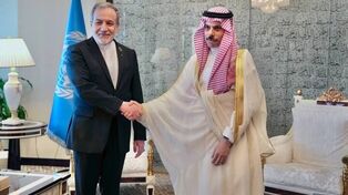 وزیرا خارجیة إیران والسعودیة یناقشان تعزیز العلاقات الثنائیة

