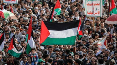 یمنی ها در راهپیمایی میلیونی اقدامات صهیونیستی مصر و عربستان را تقبیح کردند