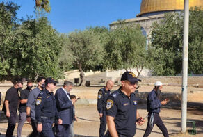 אלפי מתנחלים, כולל בן גביר, פרצו למסגד אל-אקצא ביום השנה ל