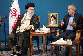Pezeshkian meets Leader before heading to New York