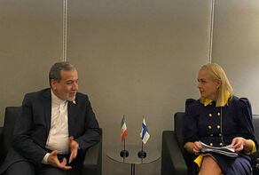 אראקצ'י דן בהתפתחויות בינלאומיות עם עמיתו הפיני