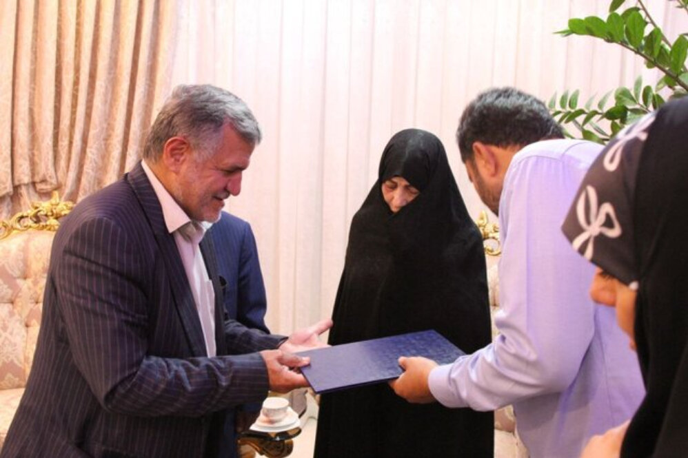 دبیرکل حزب موتلفه با خانواده سرلشکر شهید علی شادمانی دیدار کرد
