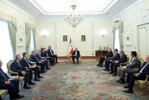 President Pezeshkian emphasizes significance of Iran-Iraq rail transport connectivity