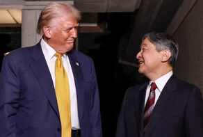 特朗普会见日本天皇，试图与中国达成贸易协议