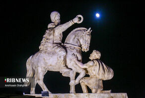 مجسمه «والرین» از میدان انقلاب به مهرآباد می‌رود