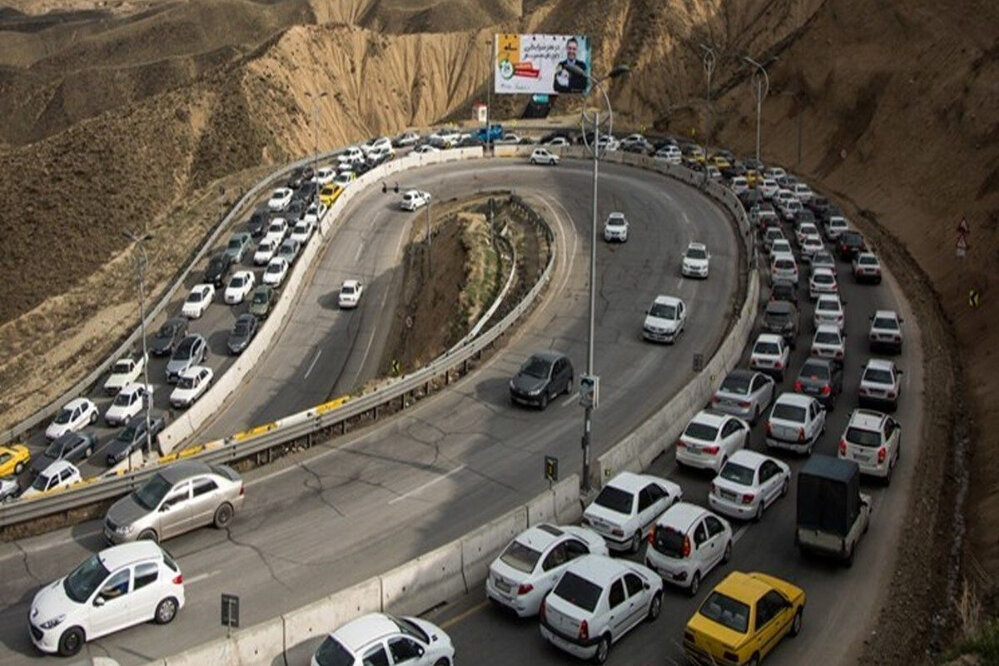 جاده چالوس و آزادراه تهران - شمال یکطرفه و پرترافیک