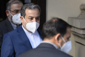عراقجي لدى وصوله الى فيينا: ماتزال هناك قضايا هامة ينبغي حلها