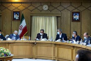 شمخاني يبحث مع أعضاء لجنة الأمن القومي أبرز القضايا
