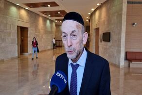 אורי מקלב: 