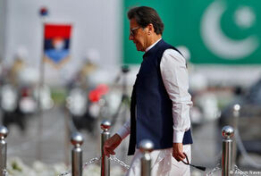 Pakistan erupts in protest as Khan’s party threatens to resign en masse