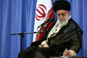 قائد الثورة يدعو للتميز في انشاد الشعر ونظم الاناشيد الاسلامية والثورية والوطنية