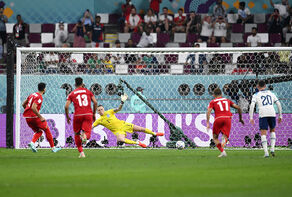فيما يحرز طارمي هدفي ايران.. المنتخب الايراني يخسر مباراته الاولى أمام انجلترا