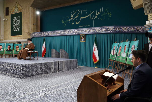 MjU2OTIqAImU