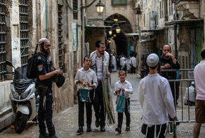 آخر التطورات في فلسطين المحتلة.. إقتحامات المستوطنيين لباحات الأقصى مستمرة