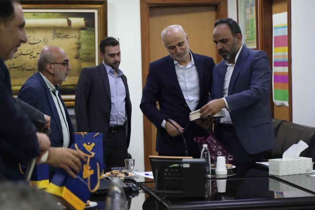 MjViMDgifOYq