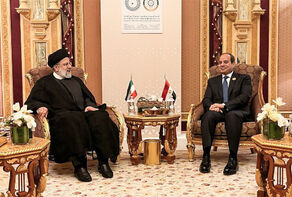 Iranian and Egyptian presidents meet in Saudi Arabia for the first time