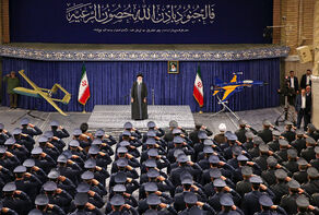 قائد الثورة يدعو العالم الإسلامي لقطع علاقاته مع الكيان الصهيوني