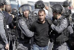 Zionist forces attack Palestinian worshippers in Al Aqsa Mosque