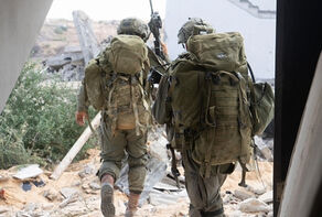 الصهاينة في ذروة الإجرام.. إستخدام نساء فلسطينيات كدروع بشرية