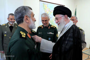 Leader decorates Gen. Hajizadeh with top order after strike on Israel
