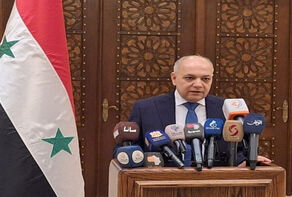 الجولاني يؤكد استمرار عمل المؤسسات العامة بإشراف رئيس الوزراء السوري