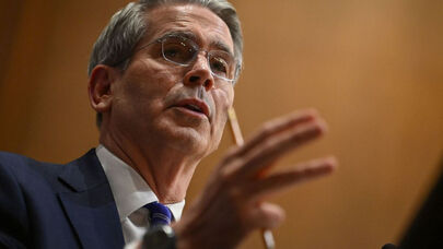 ادعای وزیر خزانه‌داری آمریکا درباره تاثیر سیاست ضدایرانی ترامپ