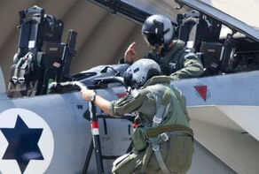 חיל האוויר הישראלי בכוננות לקראת טילים ומזל