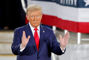 Trump Downplays Security Blunder; Critics: 