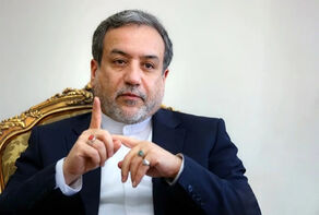 عراقچی به اروپا: یا بازیگر شوید و یا فقط بازی را در مسقط تماشا کنید!
