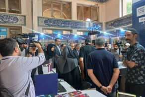 الرئيس الايراني يزور معرض طهران الدولي للكتاب