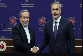 Iran, Turkey FMs discuss diplomatic developments