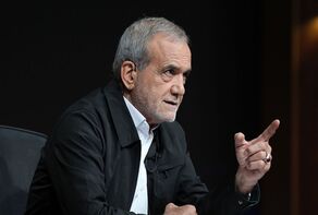 President visits wounded Iranians and medical teams at a Tehran hospital