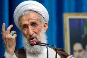 خطيب جمعة طهران: قائد الثورة هو أمل المستضعفين، وسند جبهة المقاومة، وفخر للشعب