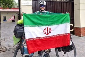 Iranian female cyclist touring Asia arrives in Vietnam