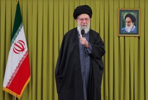 Лидер Исламской революции поблагодарил иранский народ за его огромную работу в день 22 Бахмана