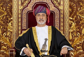 سلطان عمان يبعث برقية تهنئة إلى آية الله السيد مجتبى الخامنئي
