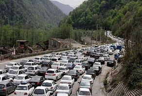 موج‌ سفرهای نوروزی و ترافیک سنگین در جاده چالوس