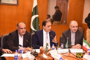 Iran, Pakistan agree to expand port cooperation, aim for $10 billion trade