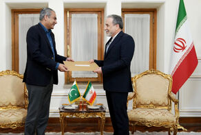 Araghchi receives Pakistani PM’s special message to Ayatollah Khamenei