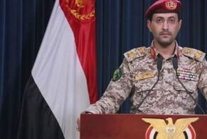 القوات المسلحة اليمنية تطلق دفعة صاروخية على تل ابيب وتحظر الملاحة على العدو في البحر الأحمر