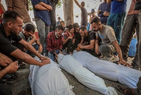 ثلاثة شهداء بينهم طفل جراء قصف بدير البلح.. والاحتلال يحرّك 