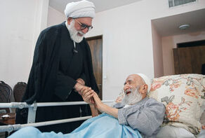 عیادت حجت‌الاسلام مروی به نمایندگی از رهبر انقلاب از حجت‌الاسلام راشد یزدی