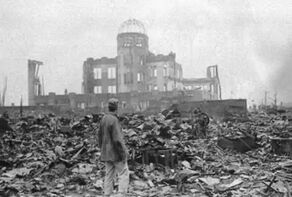 Ядерный преступник, герой мира; как рассказывалась история в обратном порядке?