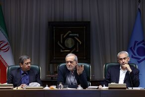 Pezeshkian stresses full coordination to preserve Iran’s economic stability