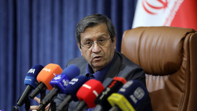 همتی: تمرکز منابع مالی صنایع بزرگ در تهران قابل قبول نیست